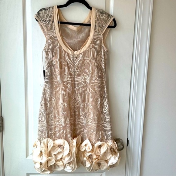 NWT Jessica Simpson champagne colored sheer embroidered layered cap sleeves - Picture 2 of 12